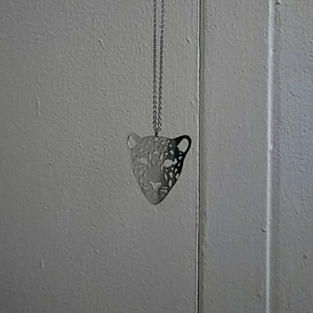 Cougar Pendant with 32 Inch Chain.
